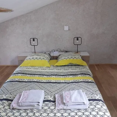 Maisonnette Climatisee Avec Parking Prive Doue-en-Anjou Buitenkant foto